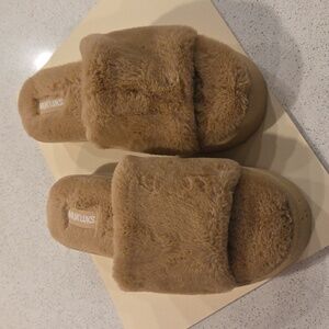 Muk Luks Tan Plush Slippers 9-10